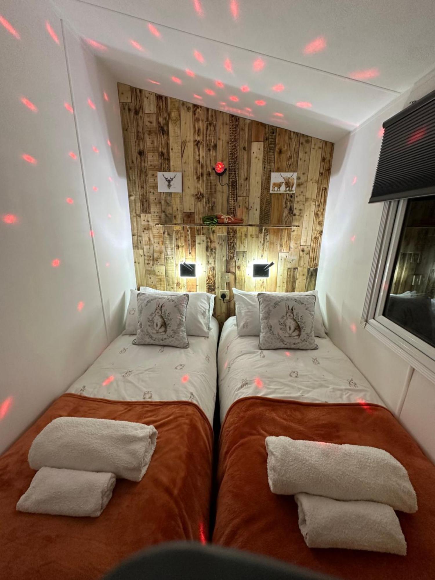 Caravan Rabbit House No 81 At Three Lochs Holiday Park Newton Stewart Exteriér fotografie